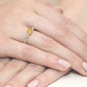 Zaręczynowy pierścionek z Cytrynem 0,50ct i Brylantami ze złota próby 585. W-0066C